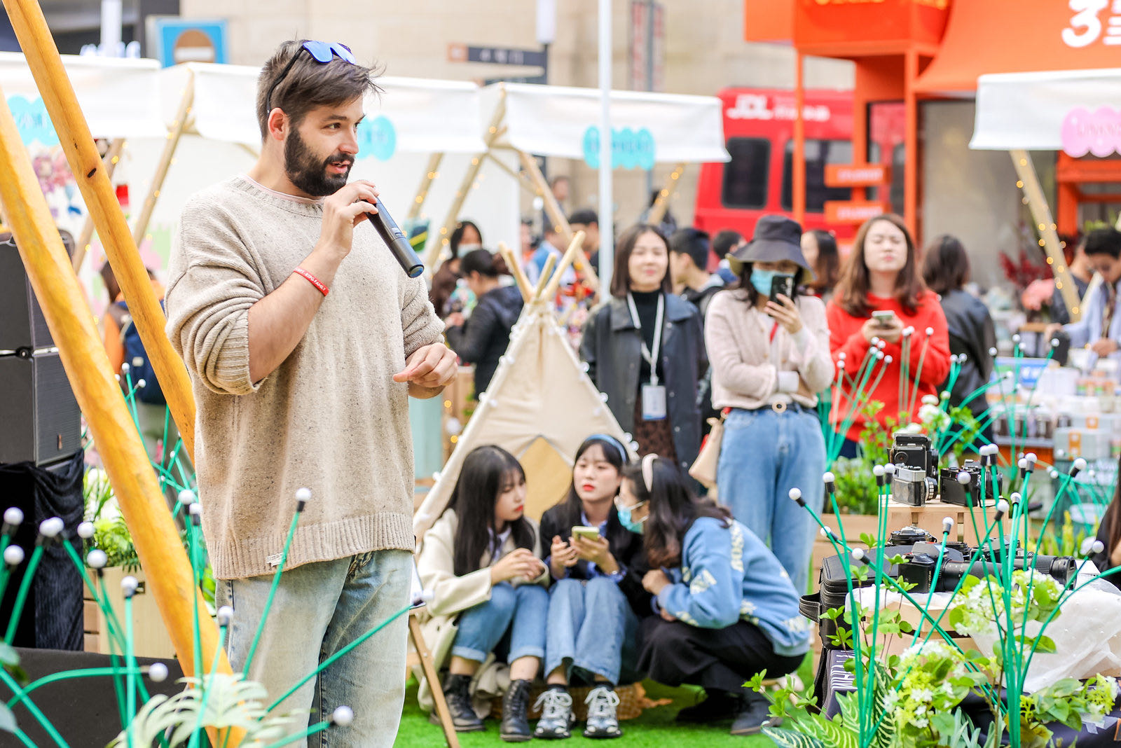 首届利物市集亮相源著天街 精致氛围治愈都市周末