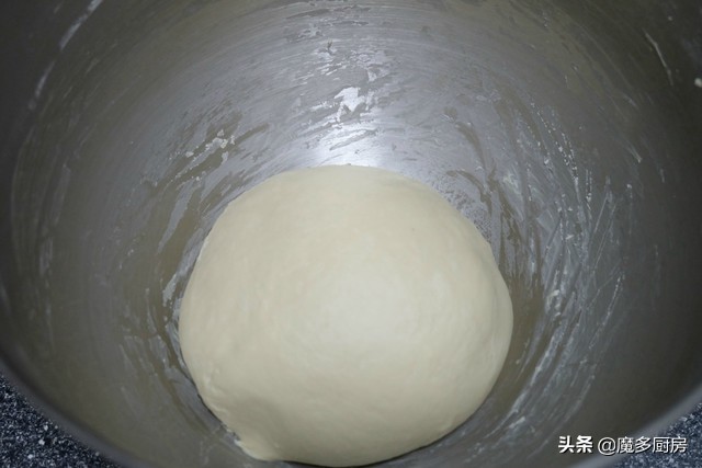 想吃面包不用买，这个面包做法太简单，一盘12个，香甜松软拉丝