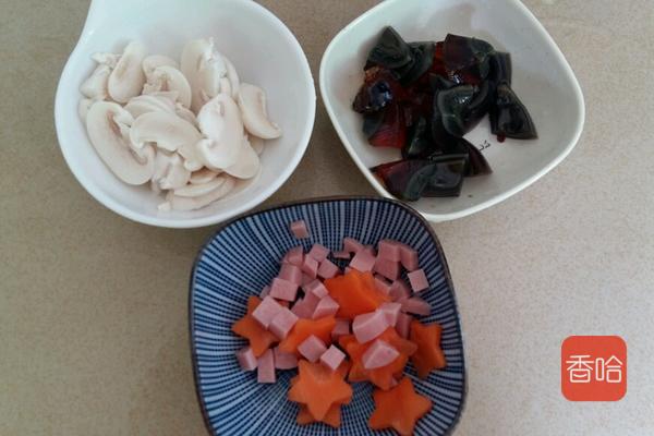 1个皮蛋，一把豆苗，教你几分钟做一锅美味营养春季美味，鲜的很