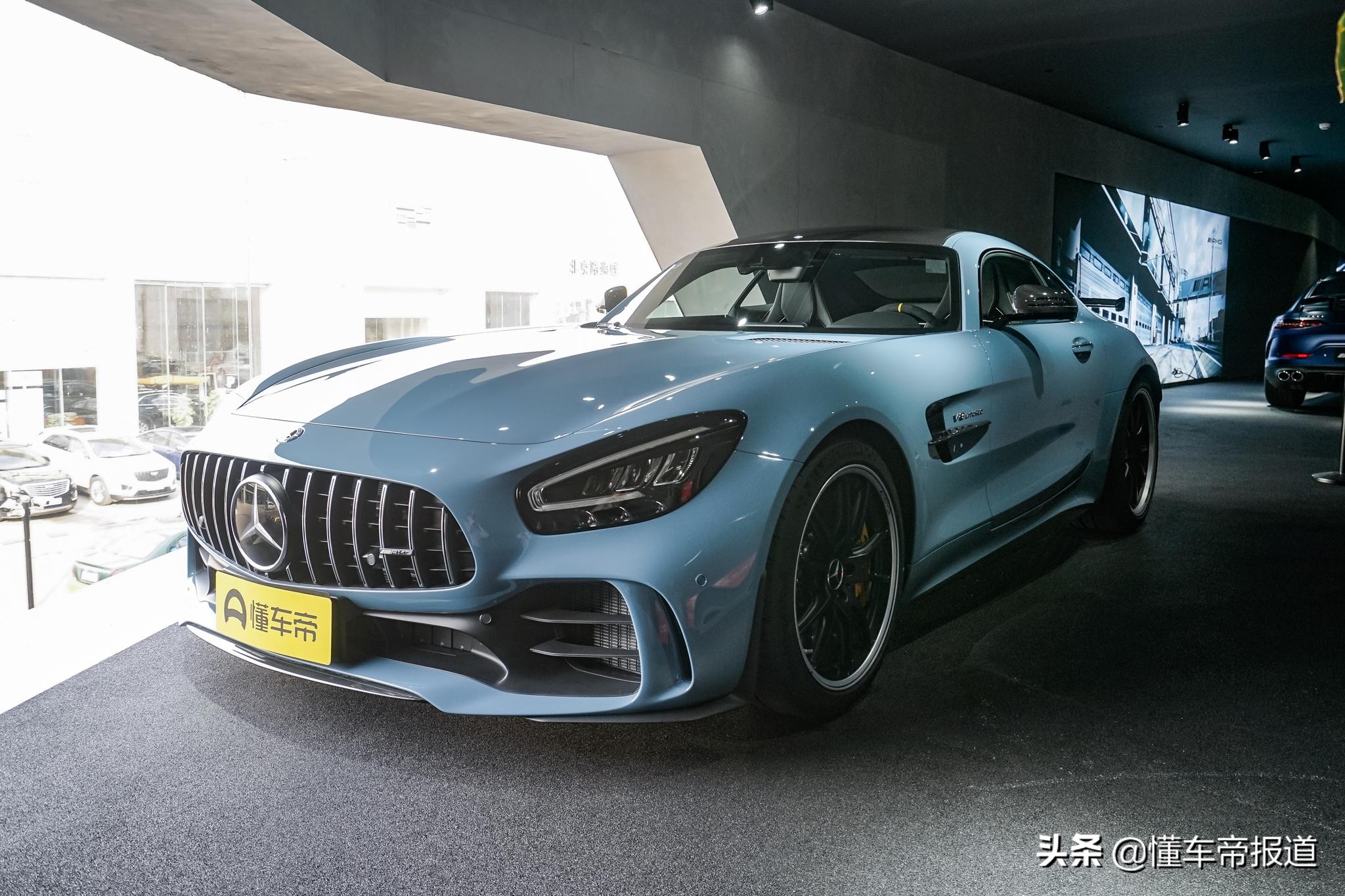 新车 </p><p>　　 售169.8万起，阿斯顿·马丁2022年款全系跑车正式上市
