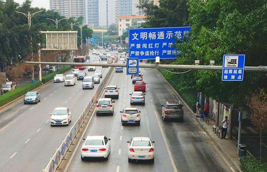 过车就闪的摄像头起什么作用？闪一次没事，闪两次就会“中奖”
