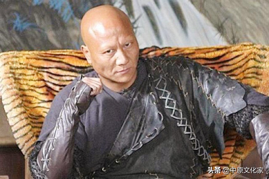 鹰钩鼻的个性特征与命运寓意：传统说法中的鹰钩鼻人群特质解析