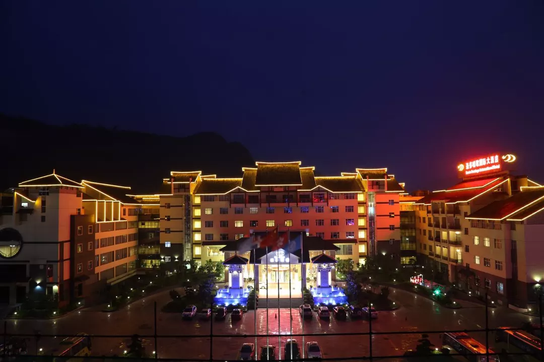 长沙到凤凰古城旅游攻略自由行(长沙张家界凤凰古城自由行攻略)