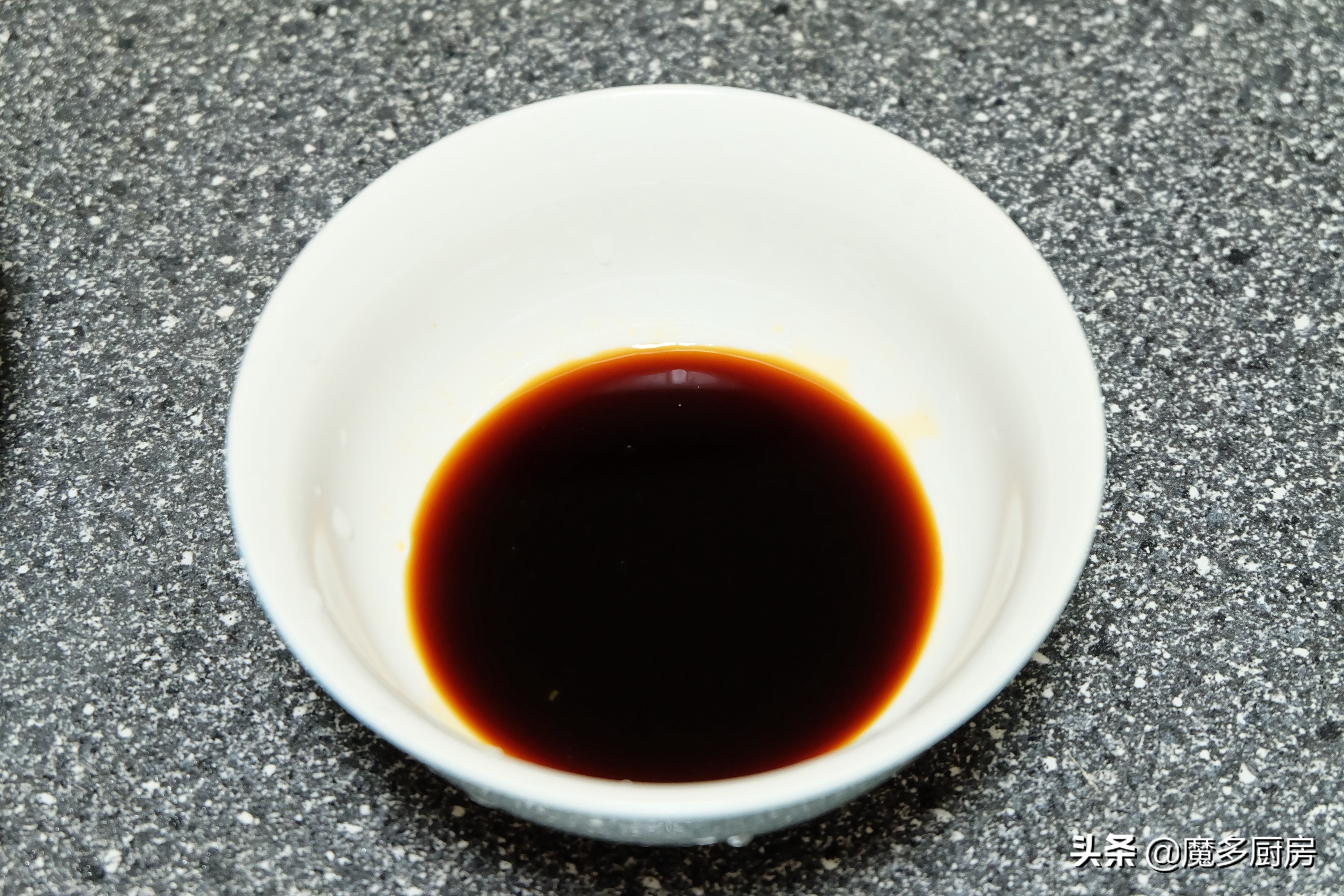 晚上炒了一盘猪肝，好吃到流口水，鲜香嫩滑无腥味，做法简单