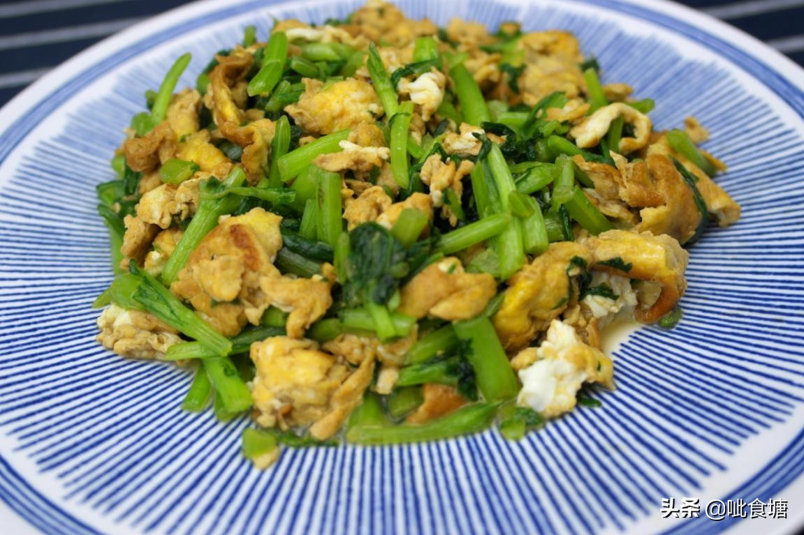 茼蒿炒鸡蛋新吃法，清香嫩滑超下饭