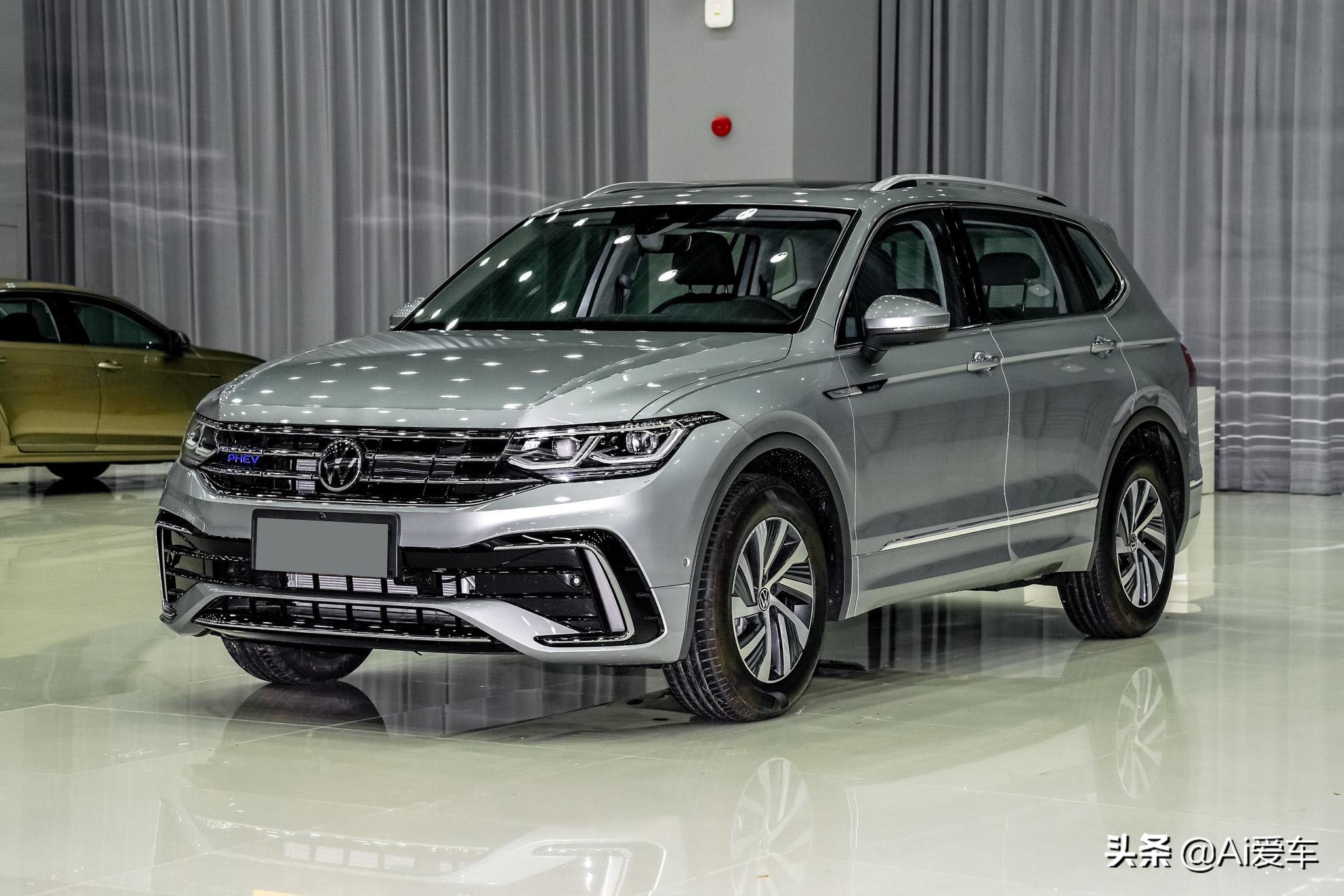 轴距近3米的德系家用SUV，油耗1.8L便宜好养，实拍大众途观L PHEV