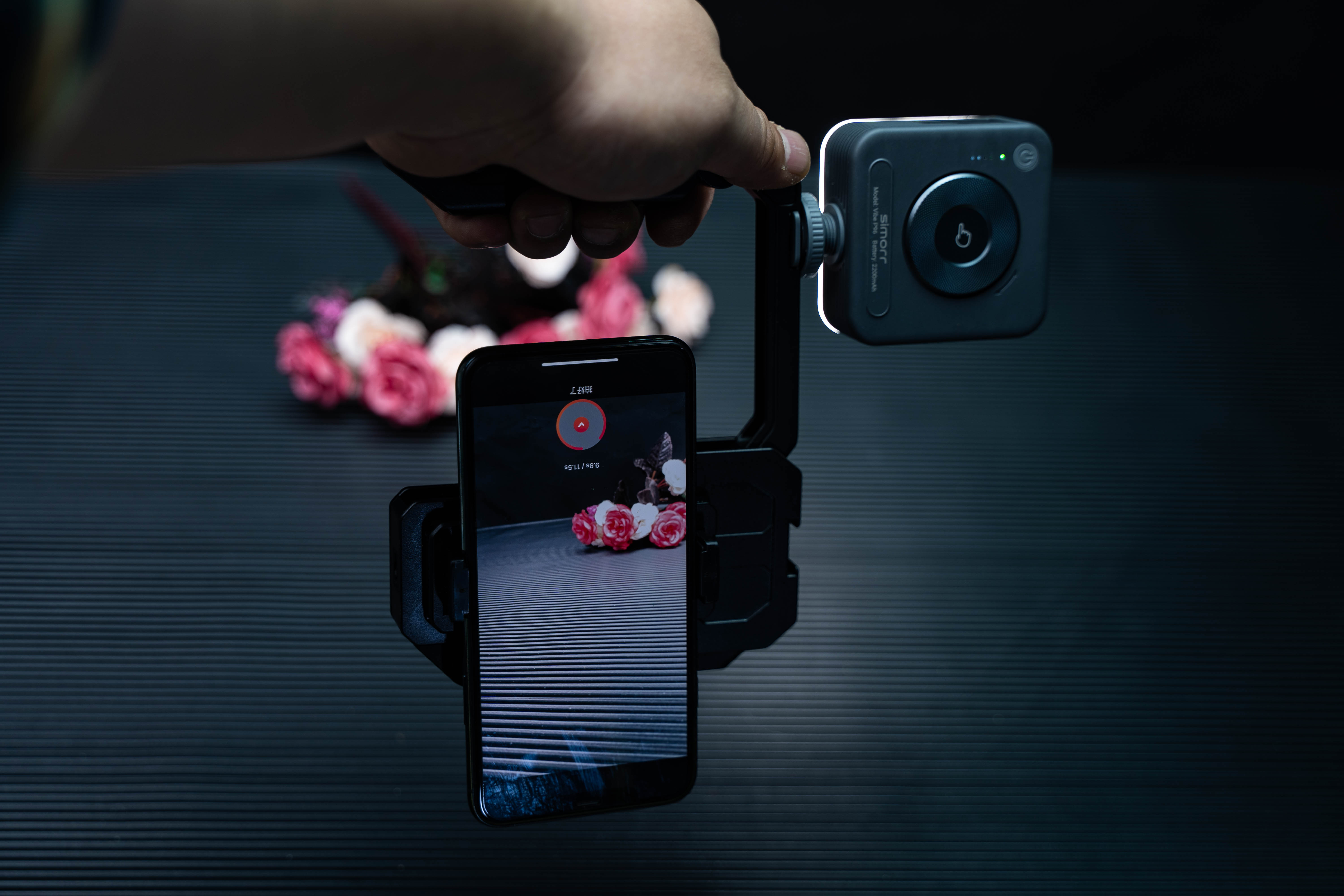 怎么用手机拍出大片？斯莫格手机折叠拓展框为视频创作者助力