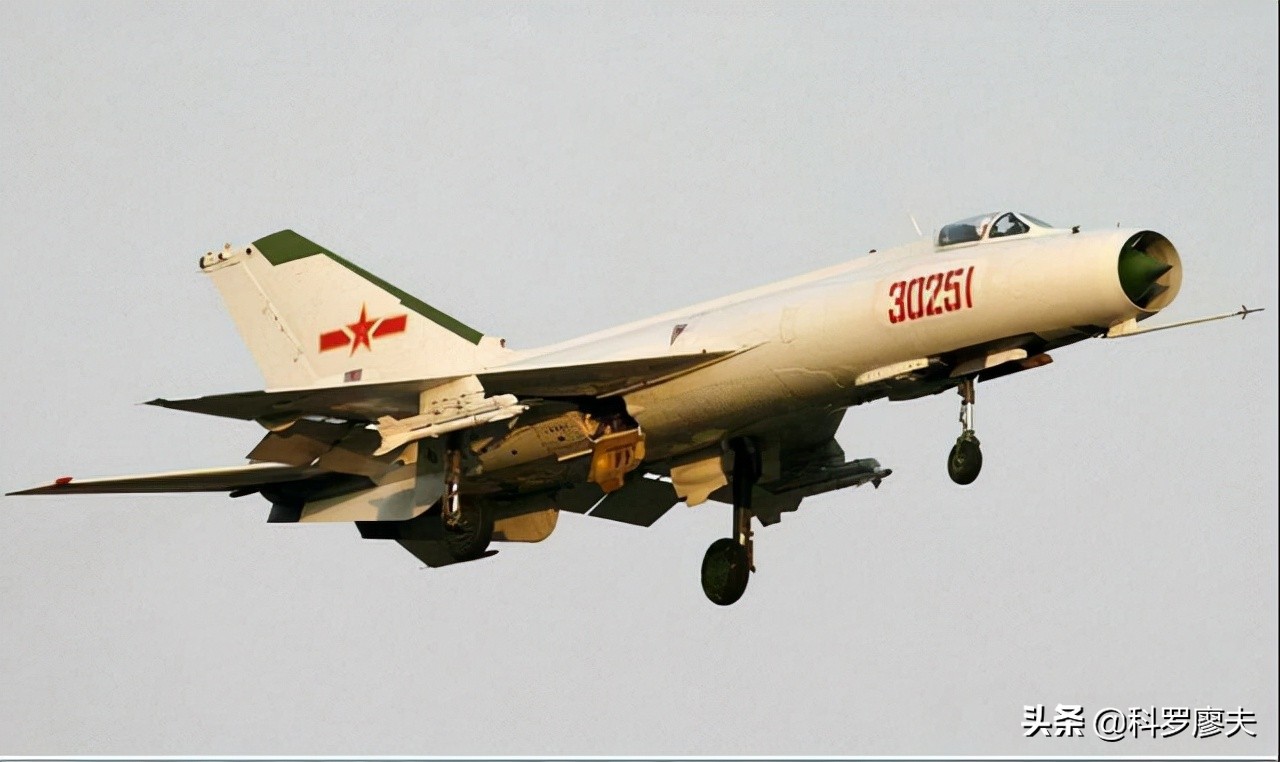 中国的第1架隐形战机是谭八爷