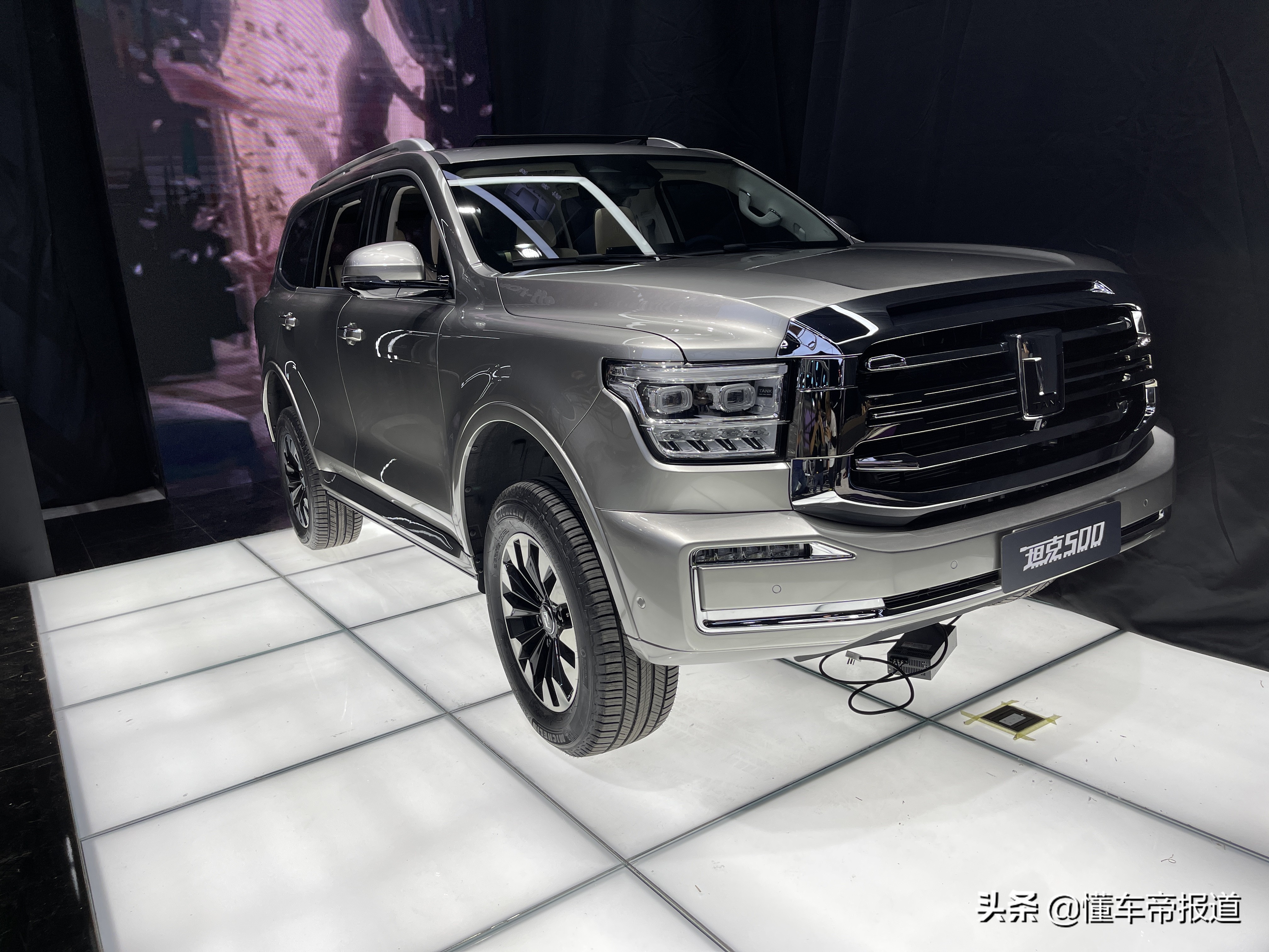 新车|豪华与越野属性兼备,长城汽车坦克500成都车展首发