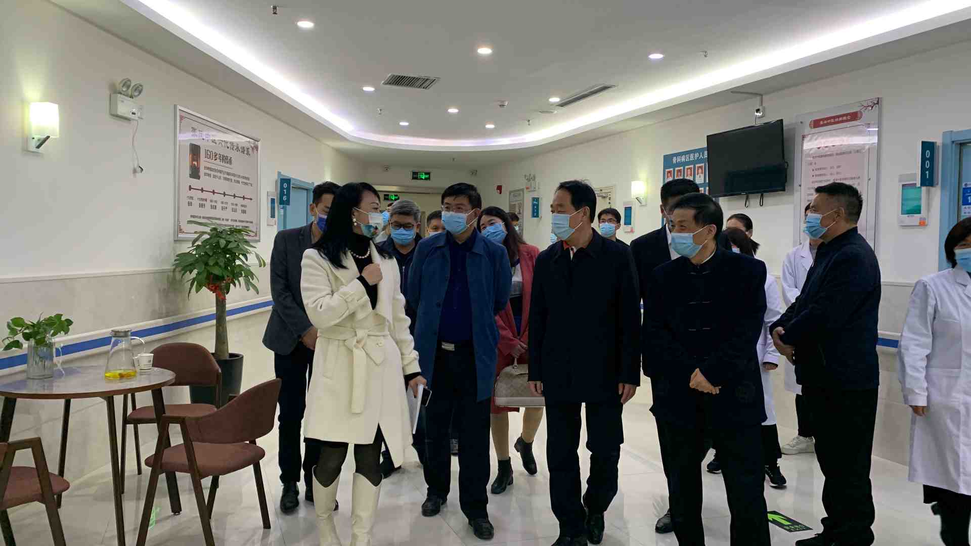 省政协副主席张亚忠一行到河南张喜海中医药骨病研究院调研