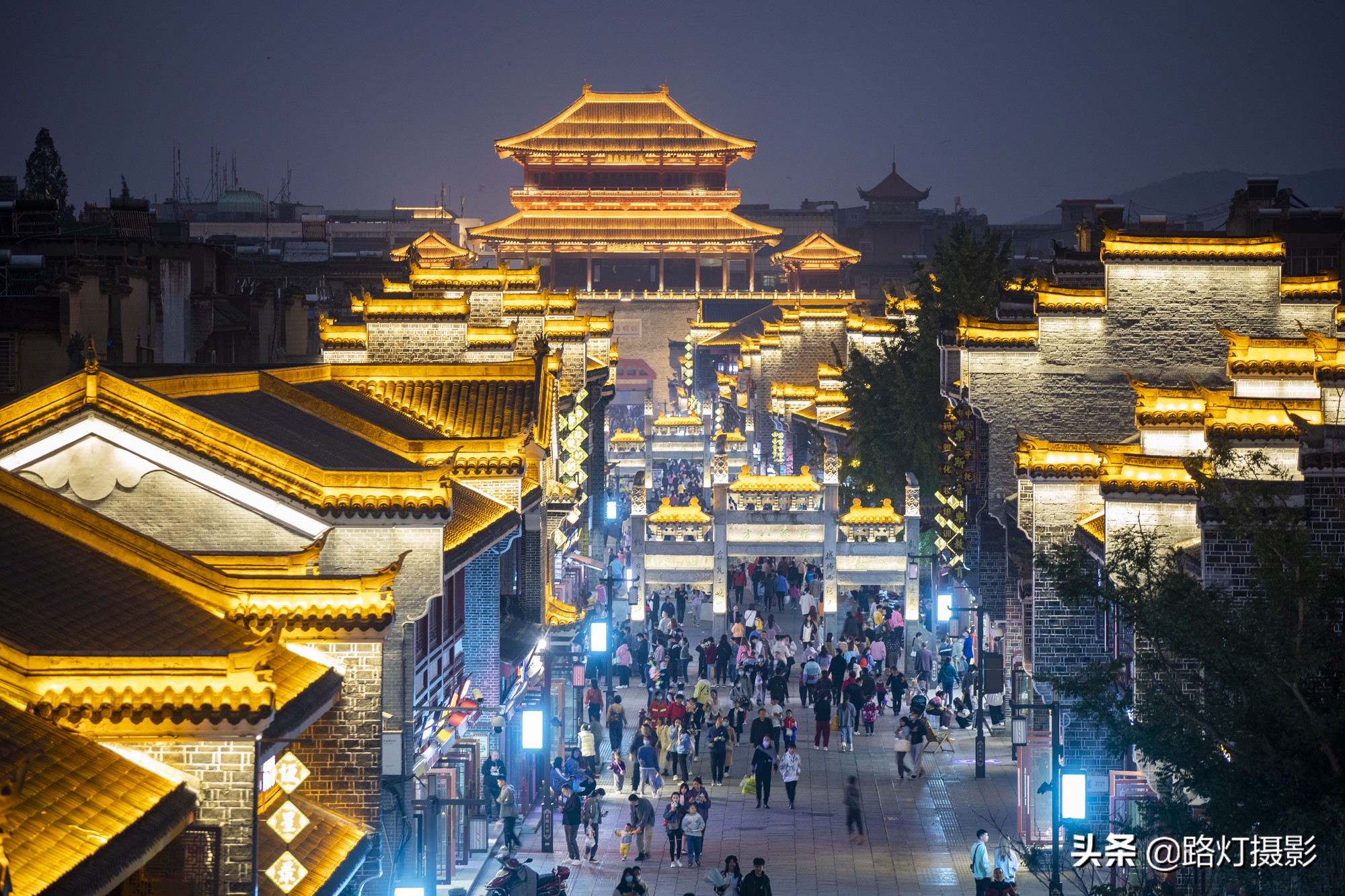 火遍襄阳的网红美食，小两口靠卖饼月入10万，什么饼卖得这么火？