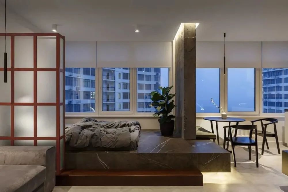 30㎡简约小公寓，地台床、水泥质感的设计，营造高品质的小房子