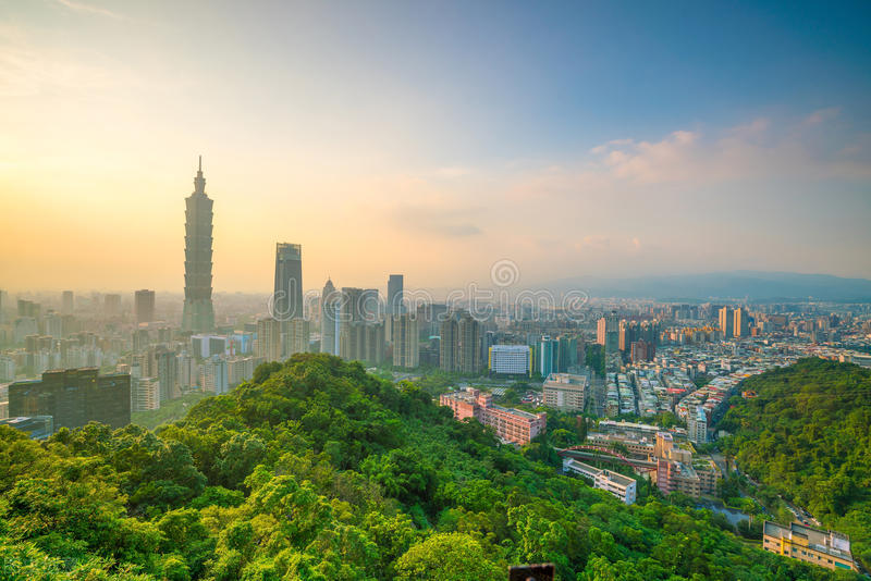 台湾面积多少平方公里，相当于大陆的哪个省？