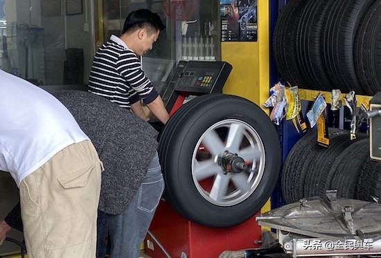 轮胎作业</p><p>　　北欧旗舰SUV-XC90更换固特异轮胎小记 御乘系列不止静音