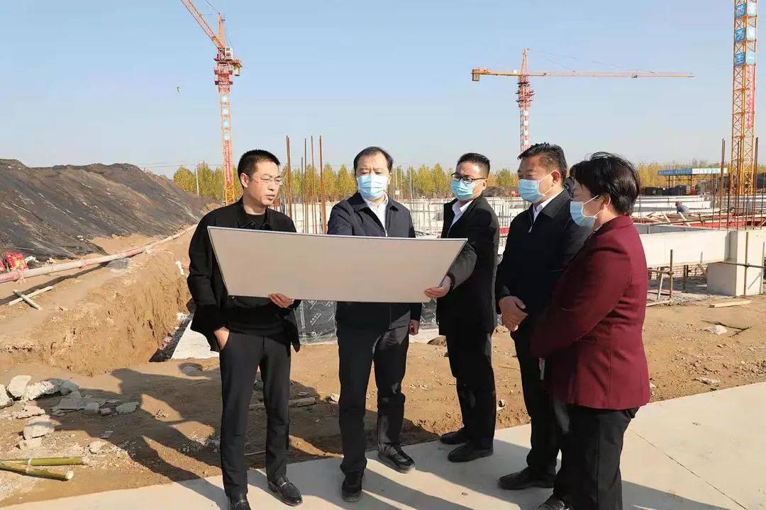 谁这么大面子？让县委书记、县长来当“服务员”