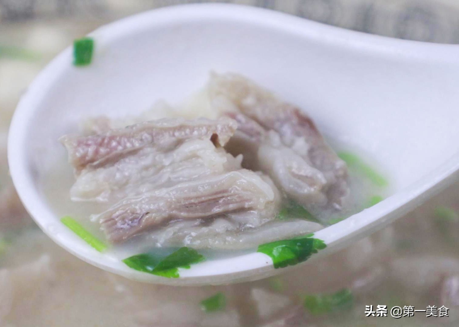 图片[3]-【羊肉炖豆腐汤】做法步骤图 益气又驱寒 越吃越年轻-起舞食谱网