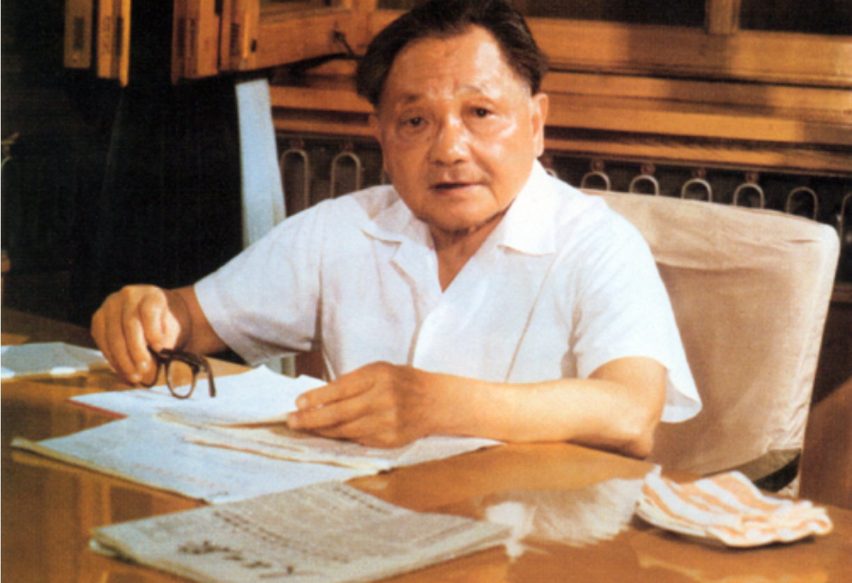 1991年苏联解体后，中国看上去危机四伏，我国是如何挺过来的？