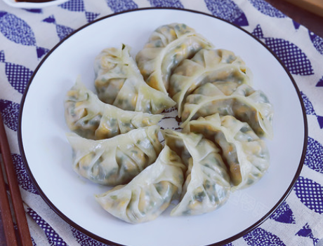 家常水晶蒸饺和面方法，轻松做出透亮美味蒸饺