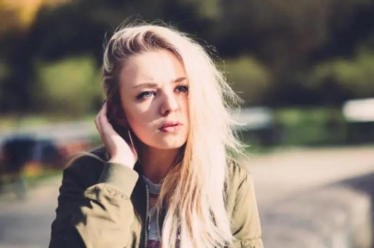 自卑怎么办（自卑的人怎么治愈自己）