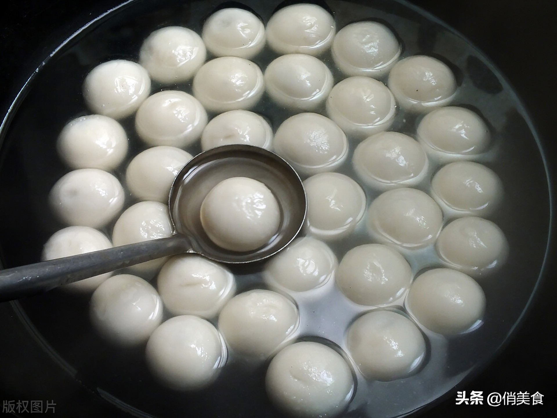 煮汤圆时，切记别直接下锅煮，多加3个步骤，汤圆不破皮不露馅