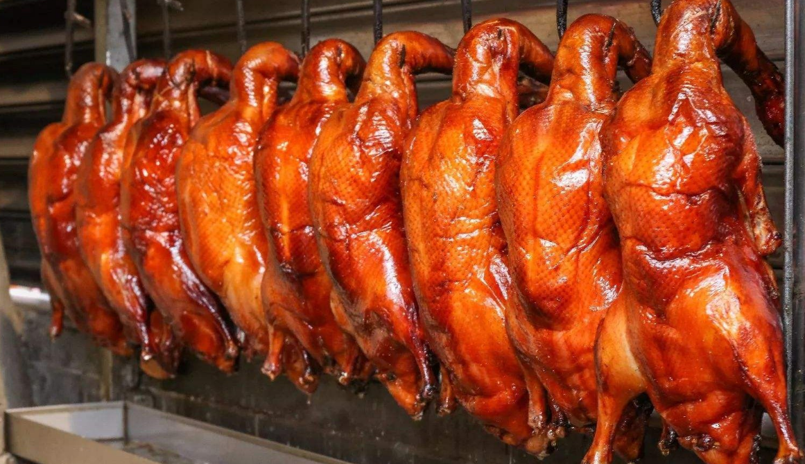 活鸭价格50元一只，烤鸭却只卖18元，加工后还便宜了？内幕已揭晓