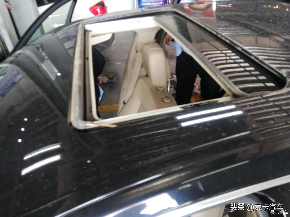 奔驰天窗漏水，夏季到了你的天窗排水系统检查了没？