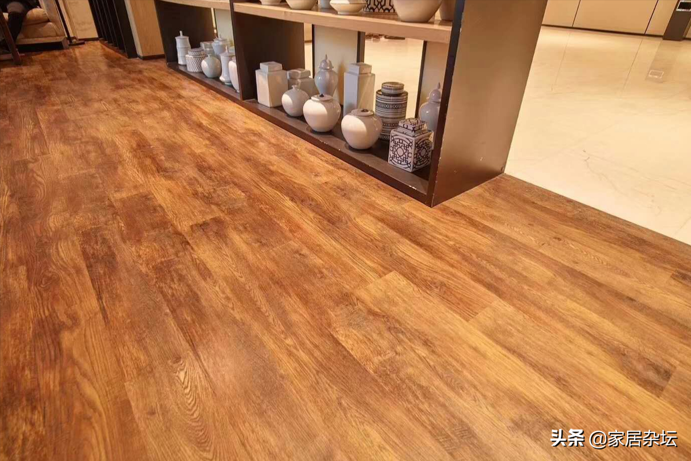 用膩了木地板，可以直接更換spc地板，性能更優(yōu)良，而且不用保養(yǎng)