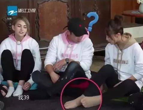 娱乐圈明星的美脚，赵丽颖郭碧婷上榜夏誉轩可谓是五千年最美的脚