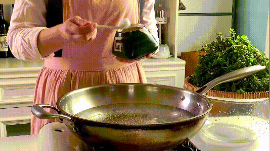 野生天然荠菜，包成水饺比韭菜馅还香，调馅技巧学起来，值得收藏