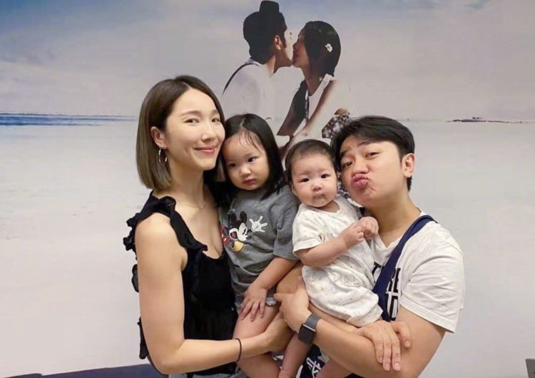 王祖蓝和老婆女儿转动眼球，Gabby画风搞笑，被调侃全家“蓝化”