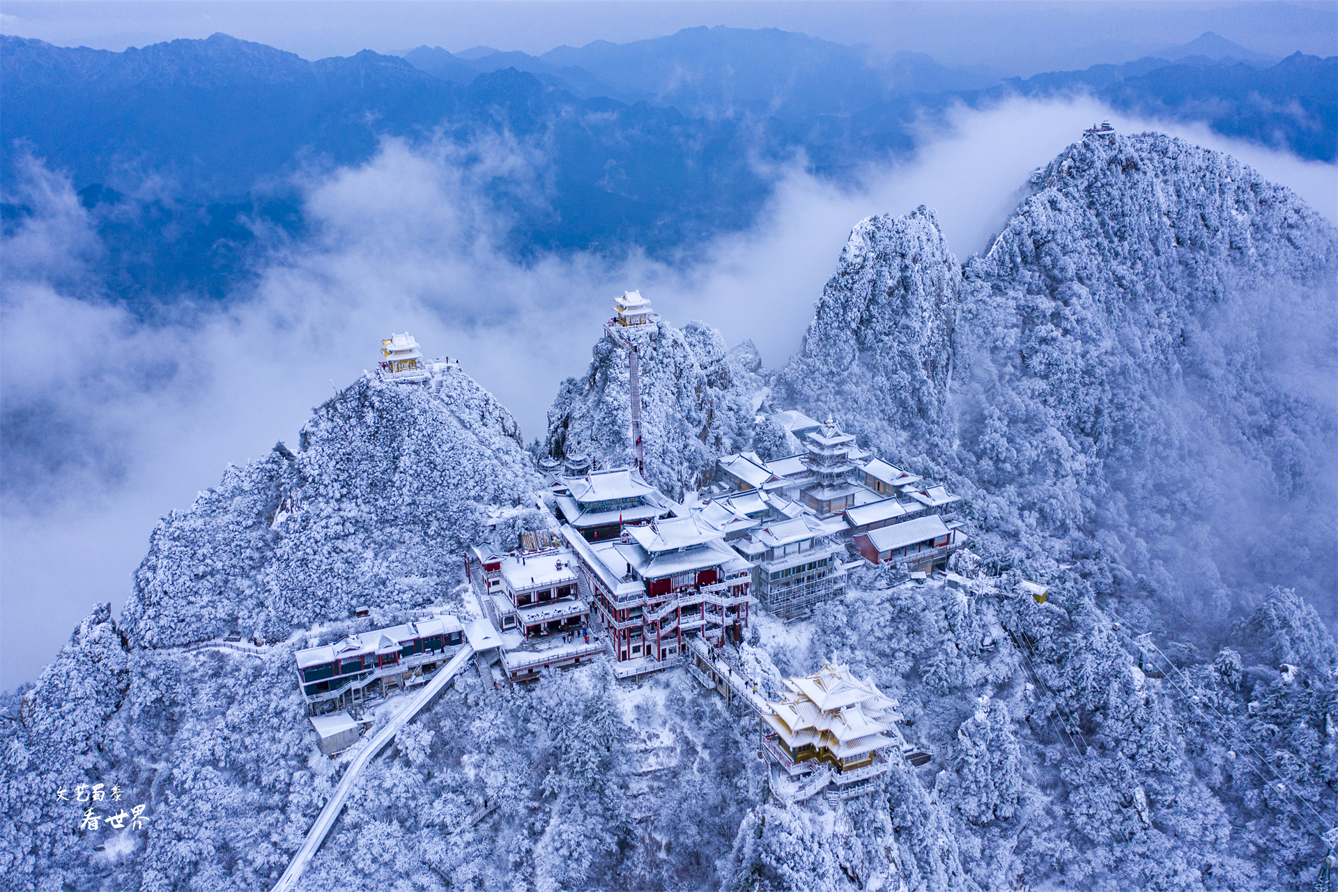 中国有许多名山大川，除了三山五岳，这6座山一生必去