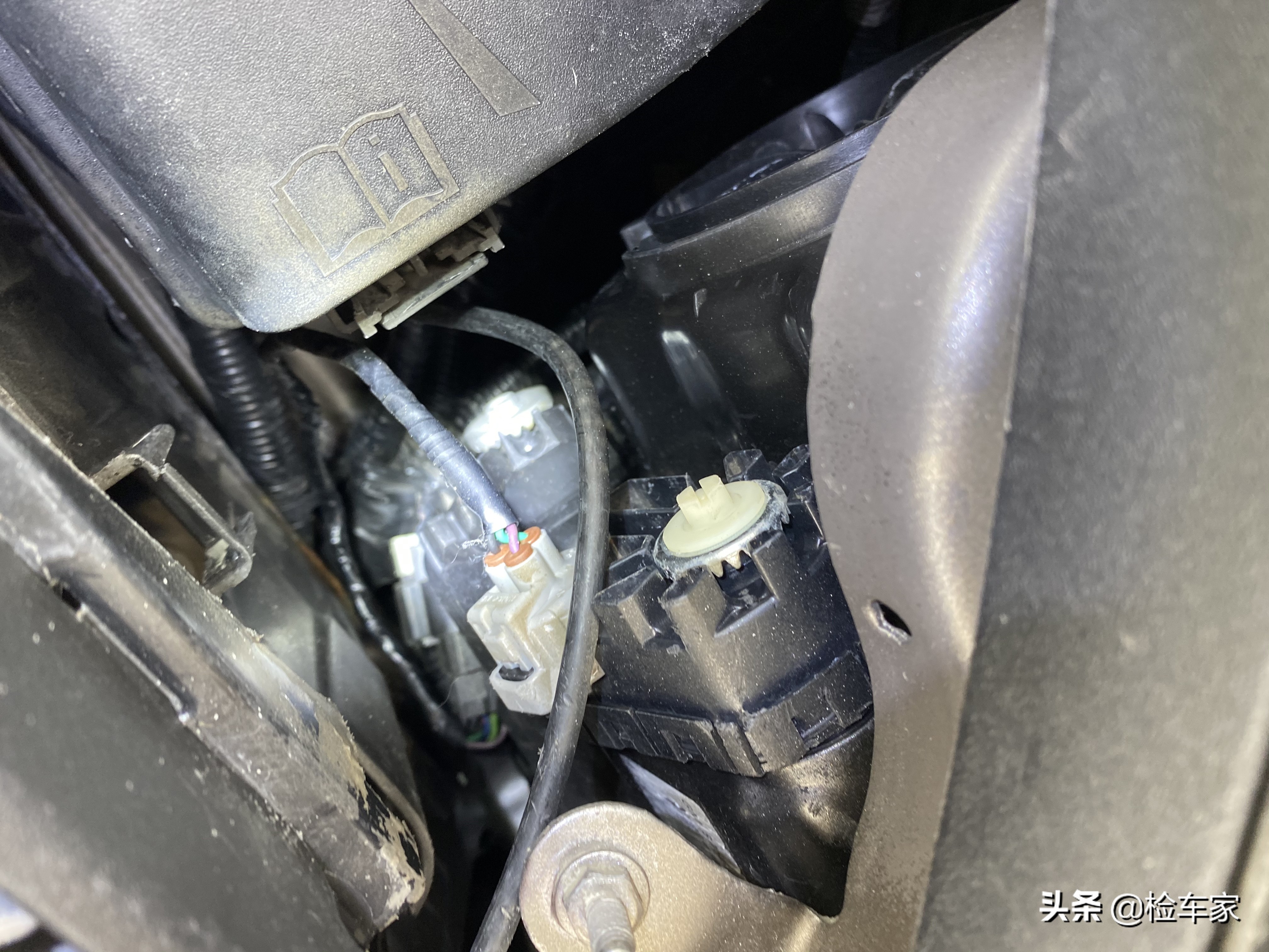 大排量进口SUV，12万买凯迪拉克SRX值不值？网友：白菜价都没人要