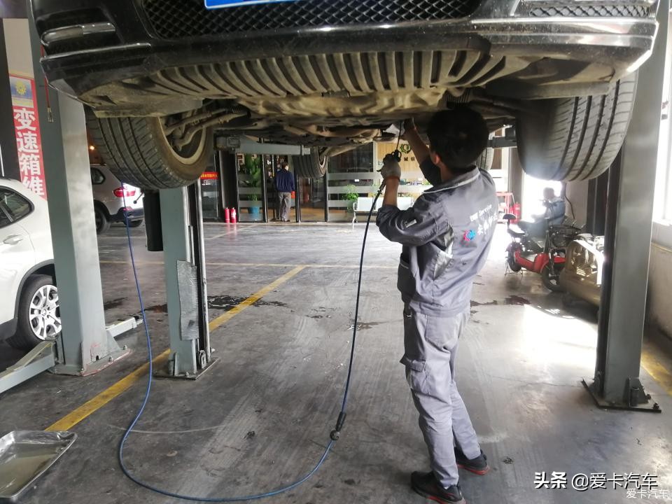 奔驰天窗漏水，夏季到了你的天窗排水系统检查了没？