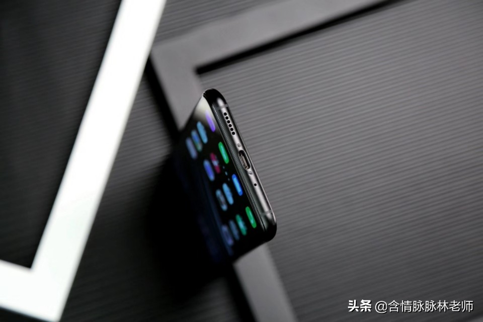新款艾酷手机发布只要2998。6+128比小米9便宜一块钱。