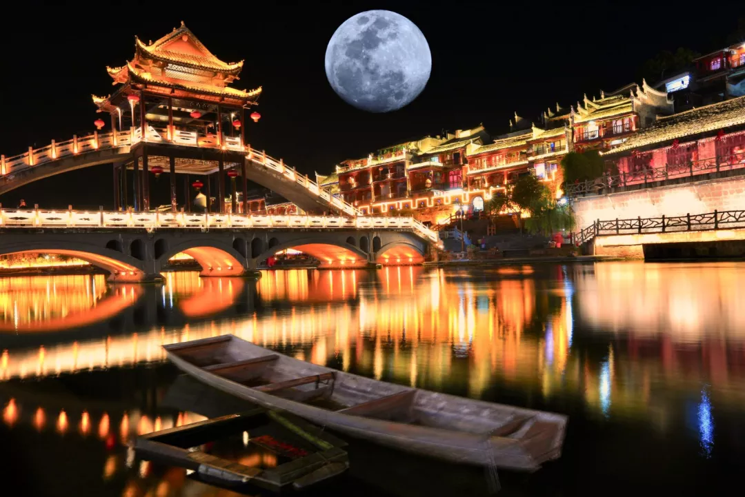 长沙到凤凰古城旅游攻略自由行(长沙张家界凤凰古城自由行攻略)