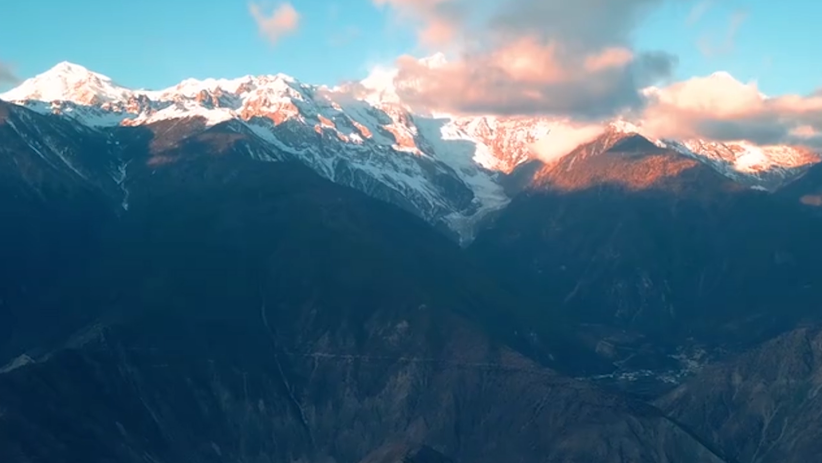 17名登山队员集体遇难，7年后发现登山日记，记录着诡异的过程