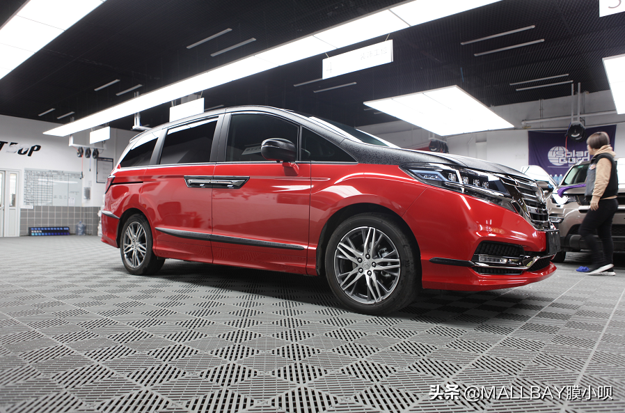 本田艾力绅哪个颜色好看(搭配上这"红与黑"的双拼色)_【读车号】