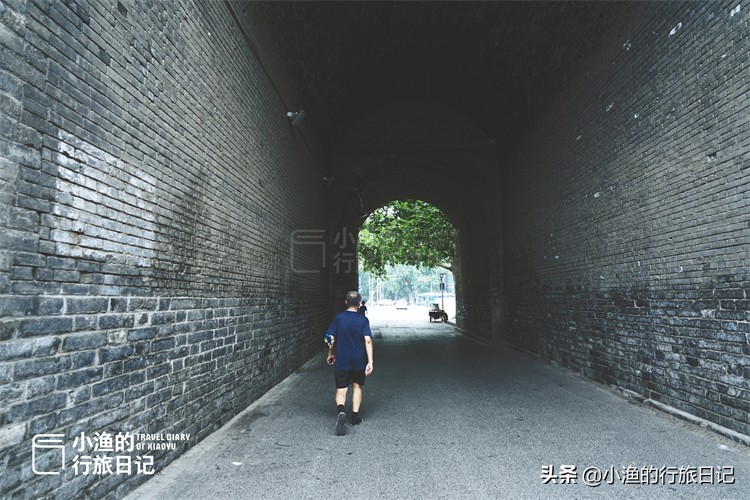 西安城墙下烟火老街，串起一堆奇奇怪怪的地名！为了吃也该来一趟