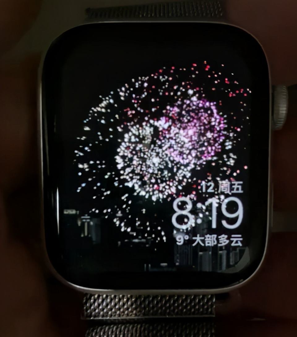 Apple Watch表盘烟花，不容错过，可以播放一整天