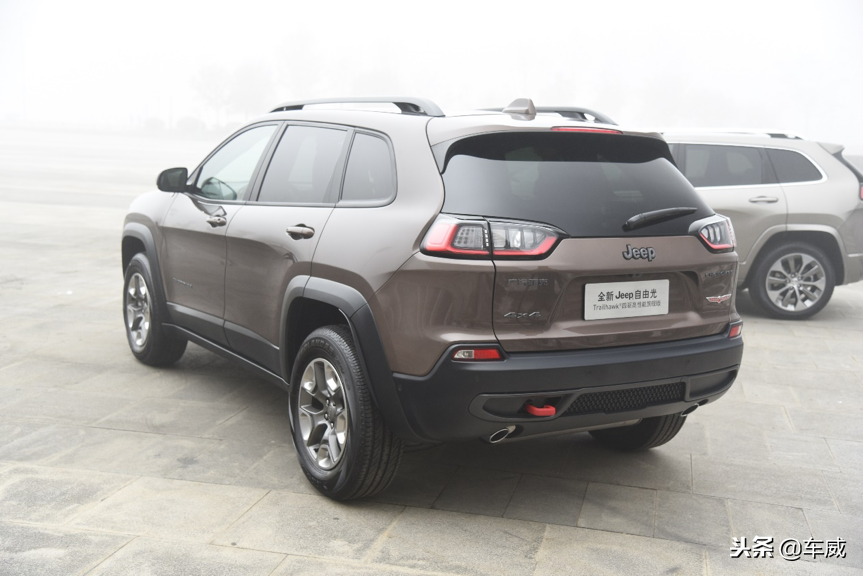 试驾新款Jeep自由光，彻底回归家庭定位，动力表现超出预期