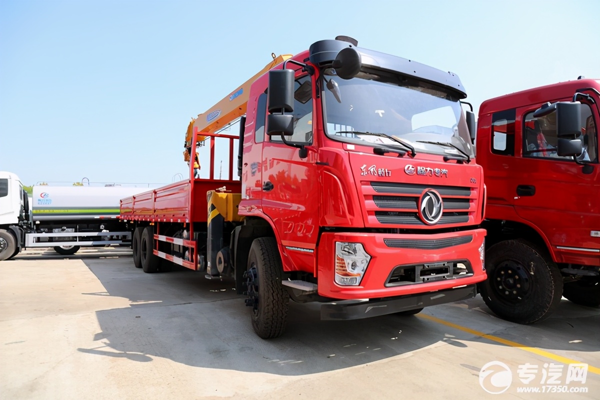运输吊装加豪华驾驶室——东风畅行后双桥国五12吨直臂随车吊