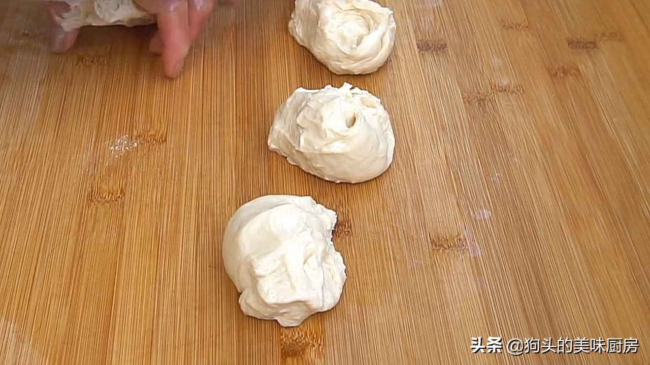 酥掉渣的葱油饼，原来是卷出来的，外酥里软，凉了也不发硬，真香