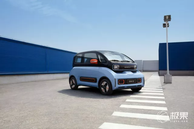 五菱再发豪华版mini EV！充电1小时能跑200公里，下一个买菜街车