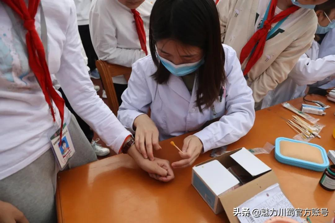 中医药文化进校：科学城一中弘扬传统文化，助力青少年健康成长
