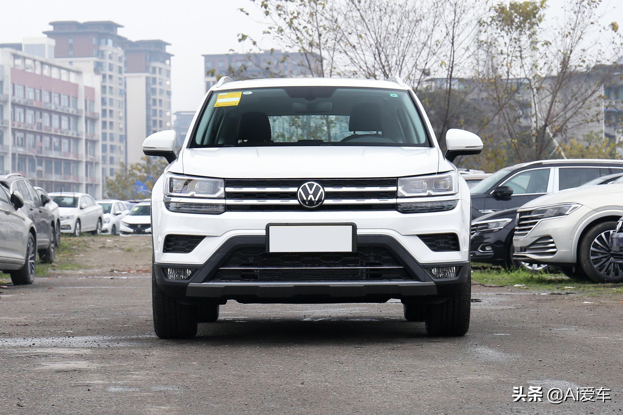 大空间德系热销家用SUV，车身好停车油耗5.9L，带你看大众途岳