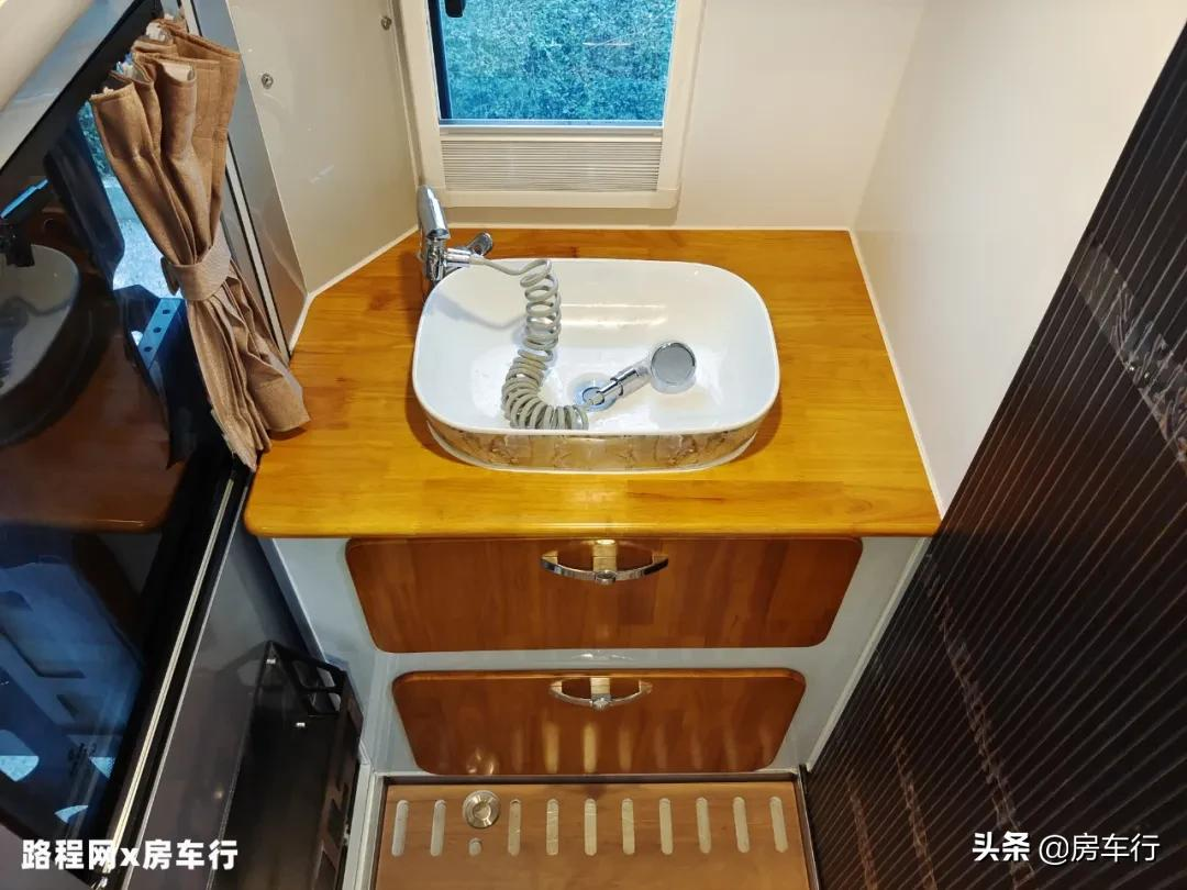 国产四驱，豪横外形，东风挑战者四驱越野房车，试问谁不爱？