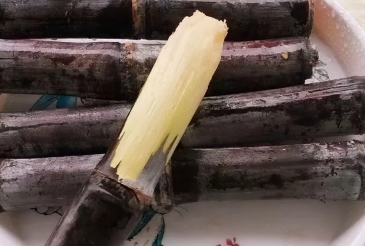 女性气血不足一般有4个表现，想补充气血，建议常吃这几种食物