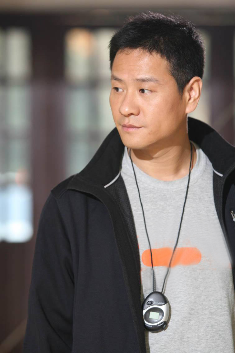 《跨过鸭绿江》主演连奕名:父亲的4次流泪,让我铭记一生