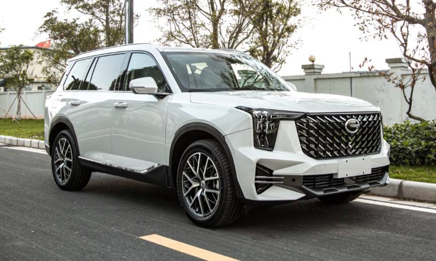 堪称“国产版汉兰达”，5米车长+丰田混动，全新传祺GS8能火吗？