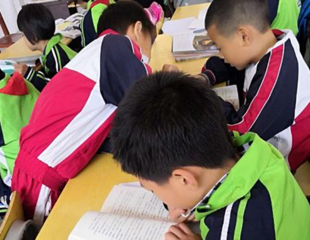 “中小学英语或将退出主科行列，引发广泛热议”